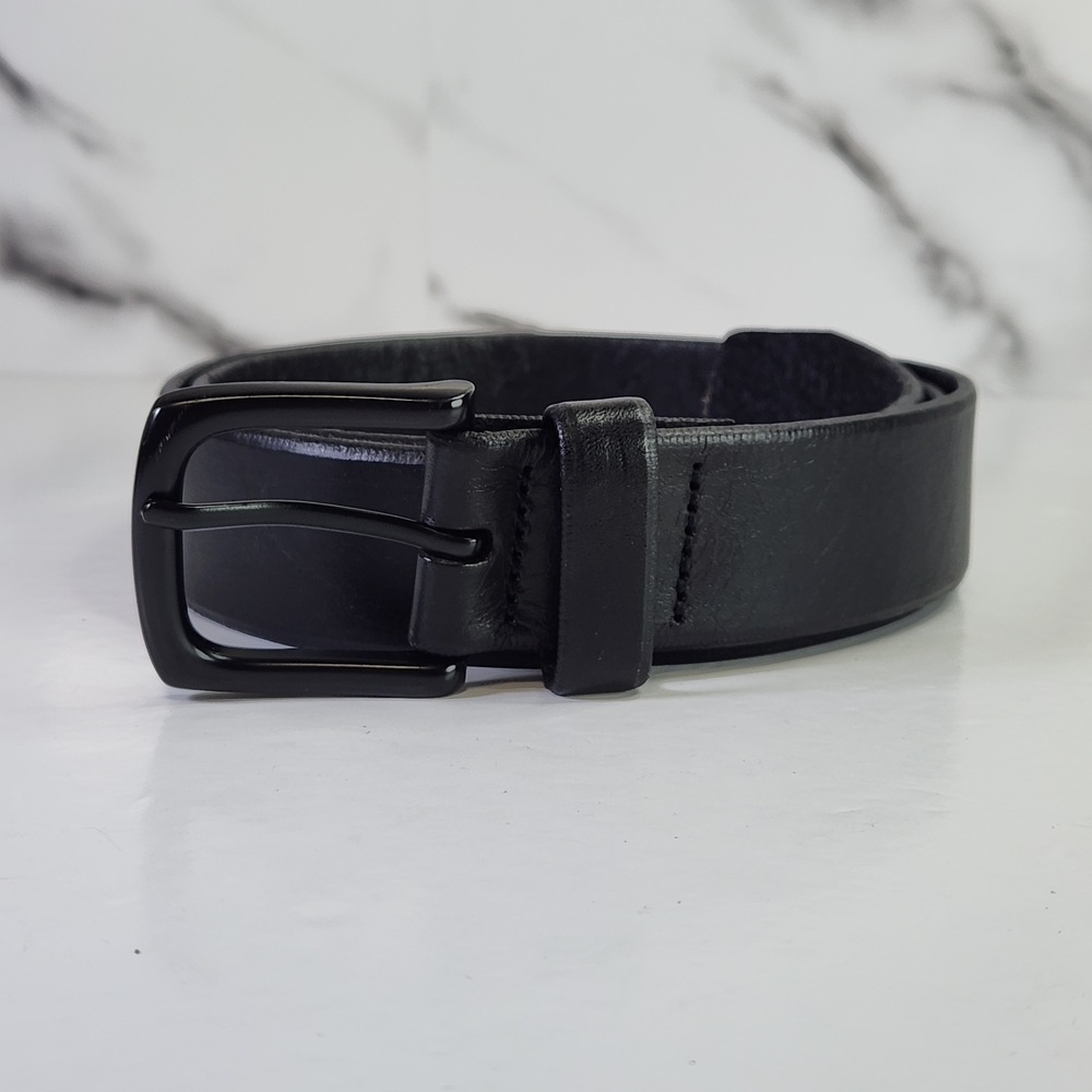 GAP Classic Black Genune Leather Belt. Black Buckle
